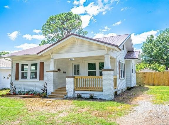 407 S 8th, Okemah, OK 74859