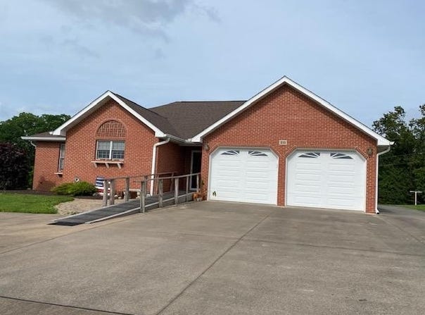 28 Spring Lake Road, Perryville, MO 63775