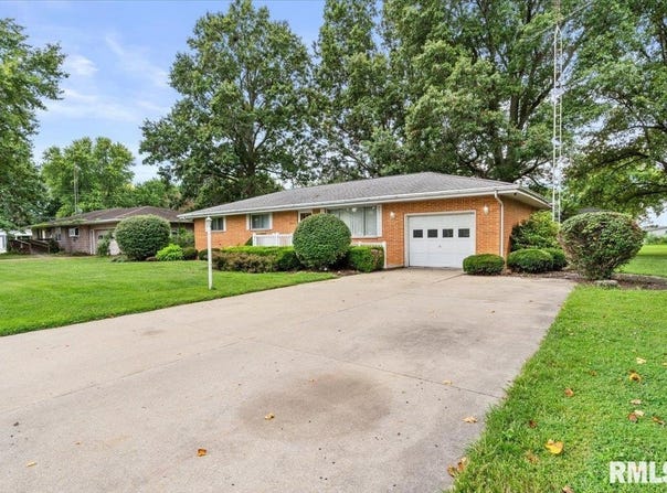 209 SUNSET Drive, Virden, IL 62690