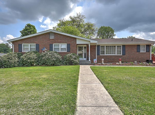 609 Hollyhill Rd Road, Johnson City, TN 37604