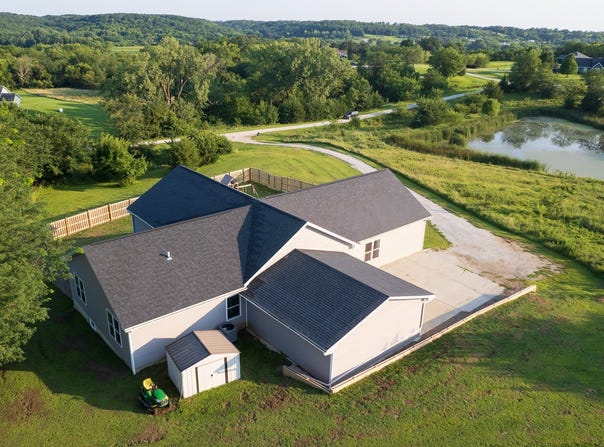 2237 Holliwell Valley Court, Winterset, IA 50273