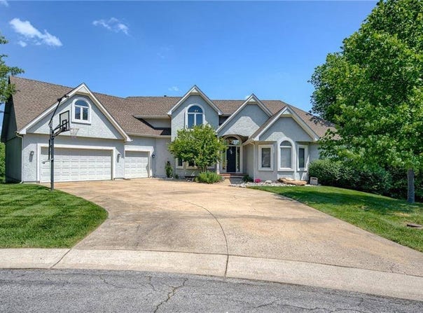 601 SW Forestpark Lane, Lee's Summit, MO 64081