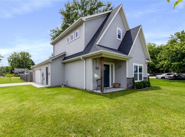 201 SW 12th Street, Oak Grove, MO 64075