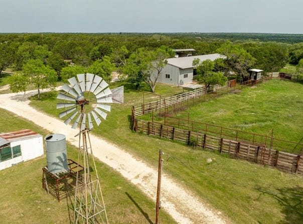 5905 N US Highway 281, Hamilton, TX 76531