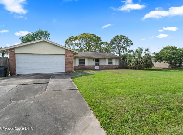 741 Fairhaven Street NE, Palm Bay, FL 32907