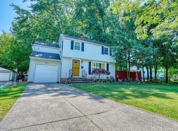 925 Keystone Drive, Cleveland, OH 44121