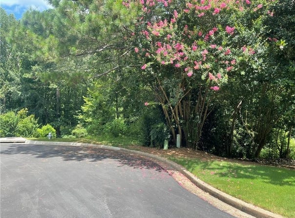 2348 Dakota Trail SW, Lilburn, GA 30047