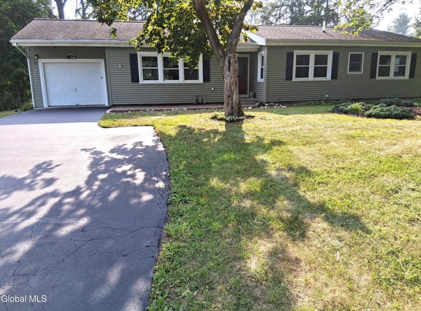 1 Sylvan Avenue, Queensbury, NY 12804