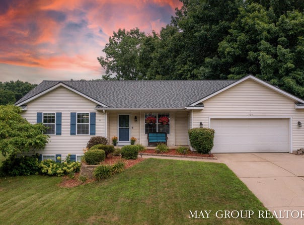 329 Willow Run Drive, Wayland, MI 49348