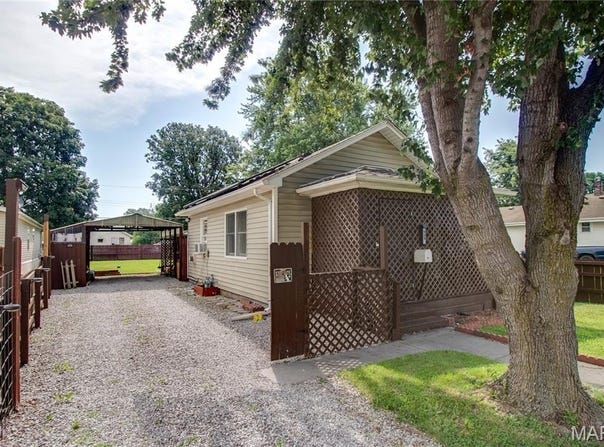 525 Denby Street, Carlinville, IL 62626
