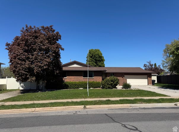 281 N PIN OAK, Kaysville, UT 84037