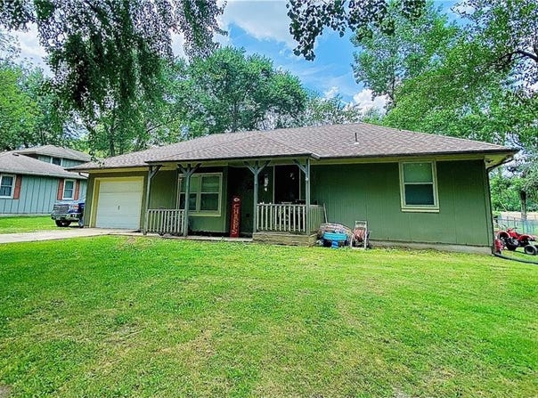 916 Edith Avenue, Adrian, MO 64720