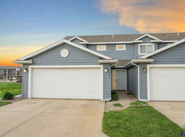 1323 N Fir Pl, Sioux Falls, SD 57107