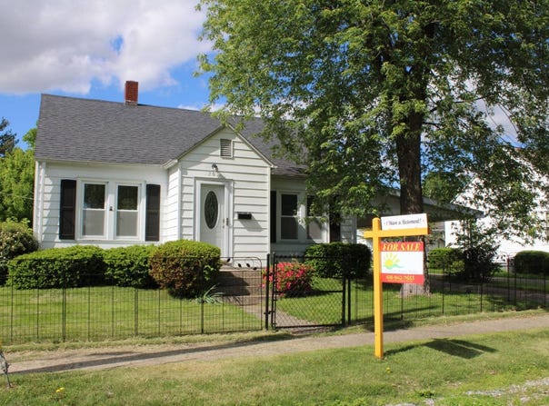 207 W Curry Street, Fairfield, IL 62837