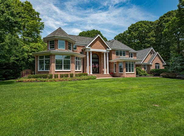 14 Eagle Landing, Mount Sinai, NY 11766