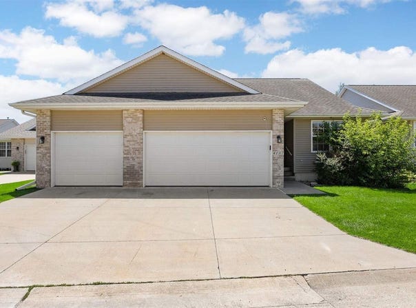 4157 Lakeview Dr SW, CedarRapids, IA 52404