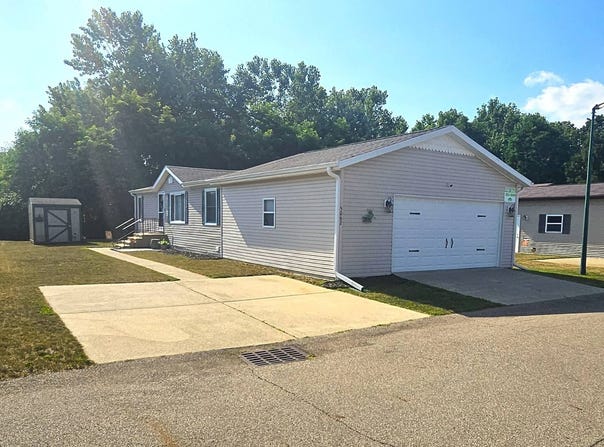 5062  Stone Ridge Dr, Kalamazoo, MI 49009