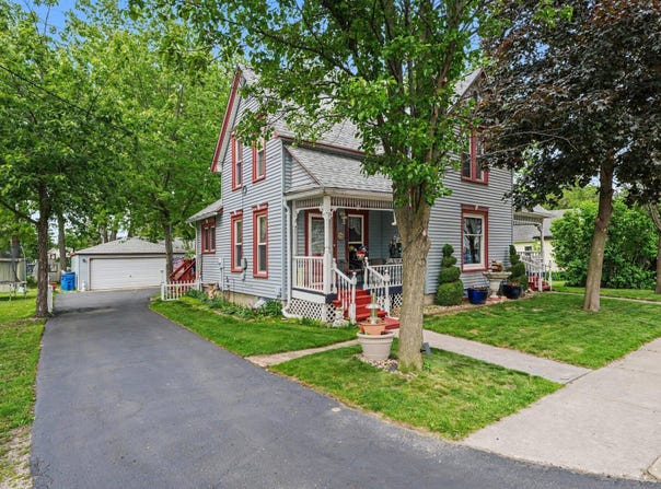 301 W Alyea Street, Hebron, IN 46341