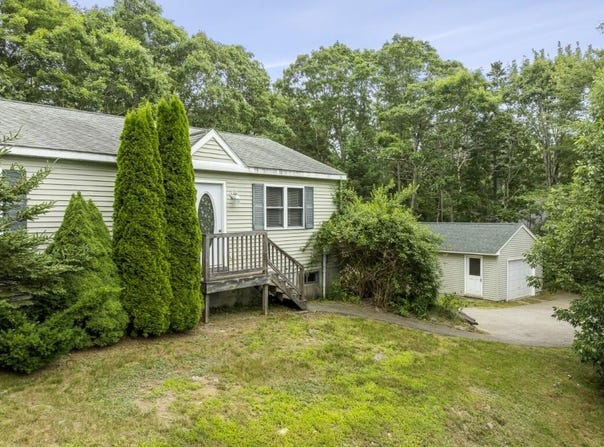 27 Kenney Field Drive, Boothbay Harbor, ME 04538