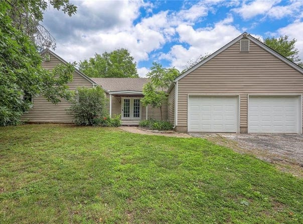 5200 NW Valley View Road, Blue Springs, MO 64015