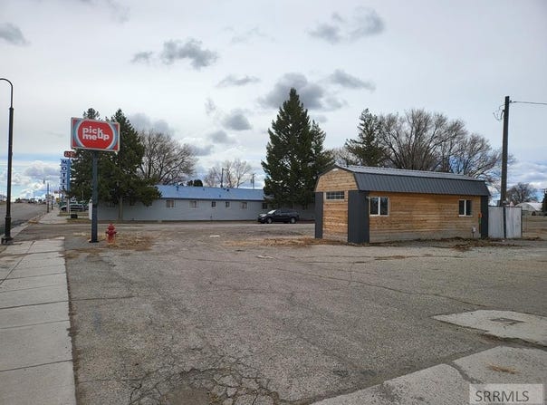 242 Front Street, Arco, ID 83213