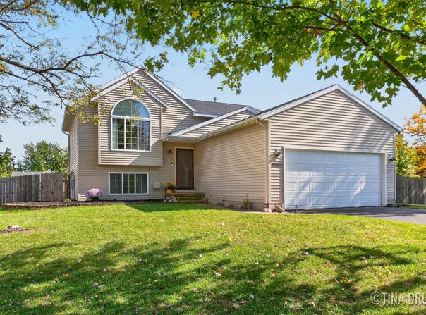 8900 Parker Woods Drive NW, Sparta, MI 49345