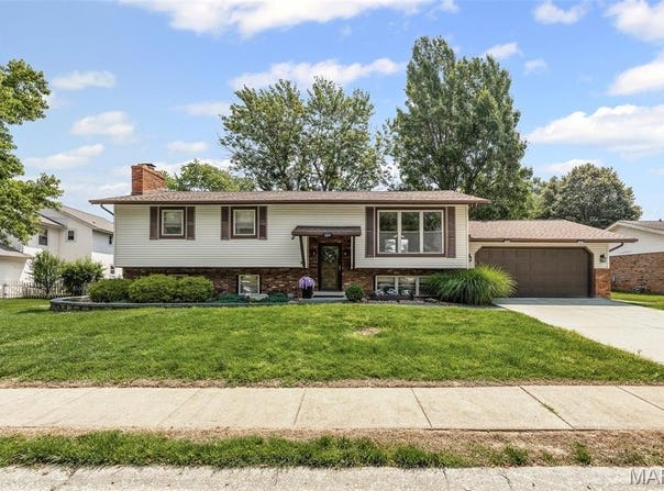 1304 Pinehurst Drive, O'Fallon, IL 62269