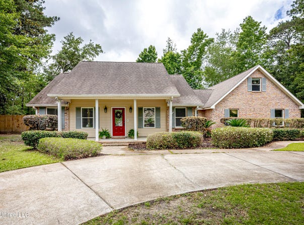 7321 Ieke Circle, Diamondhead, MS 39525