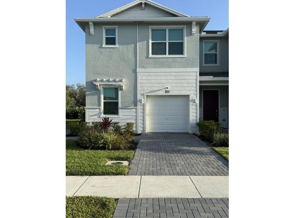 211 SE Woodbark Street, Port Saint Lucie, FL 34984