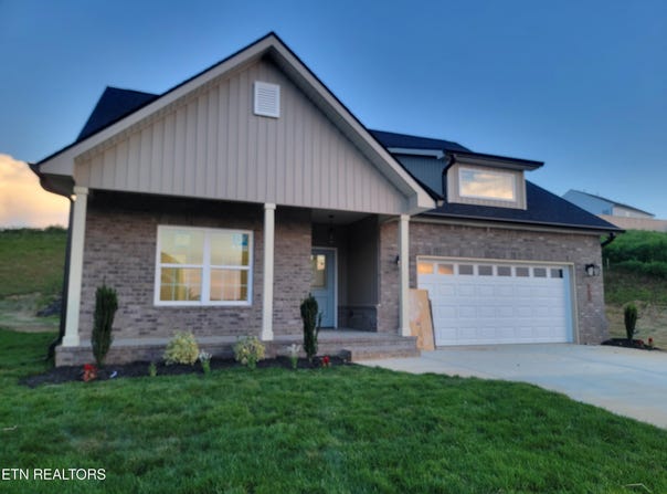 230 Sugar Maple Tr, Lenoir City, TN 37771