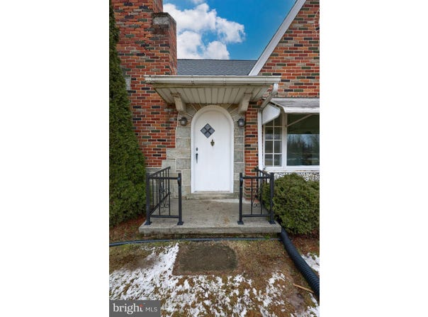 10 E CANAL ROAD, YORK, PA 17404