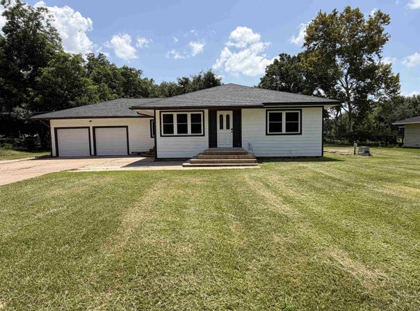 8187 S Kilarney Dr, Beaumont, TX 77705