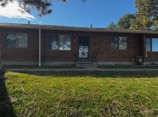 2102 Chautard Dr, Pueblo, CO 81005