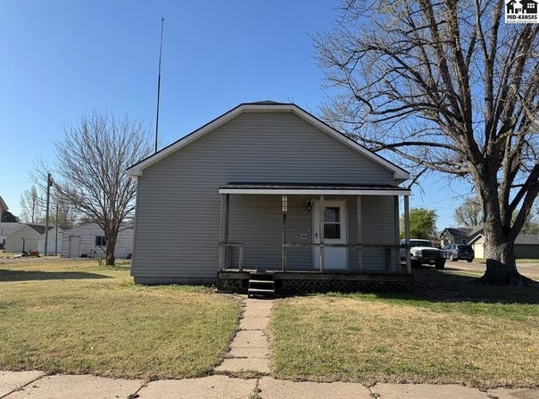 707 E 3rd St, Kinsley, KS 67547