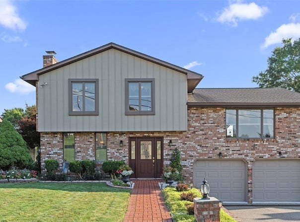11 Sunnycrest Drive, Cecil, PA 15321