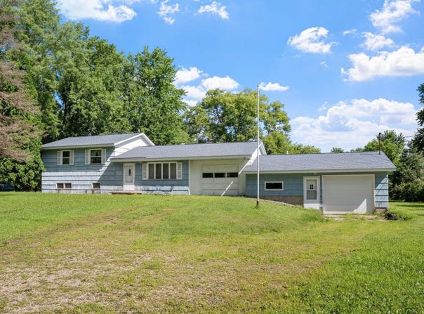 9030 W Staring Lane, Eden Prairie, MN 55347
