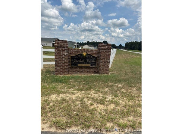 33 Chariot Circle, Lumber Bridge, NC 28357