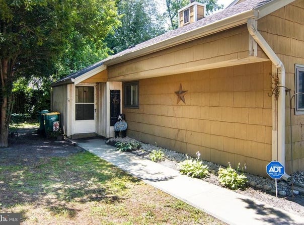 15 DOVER DRIVE, LINDENWOLD, NJ 08021