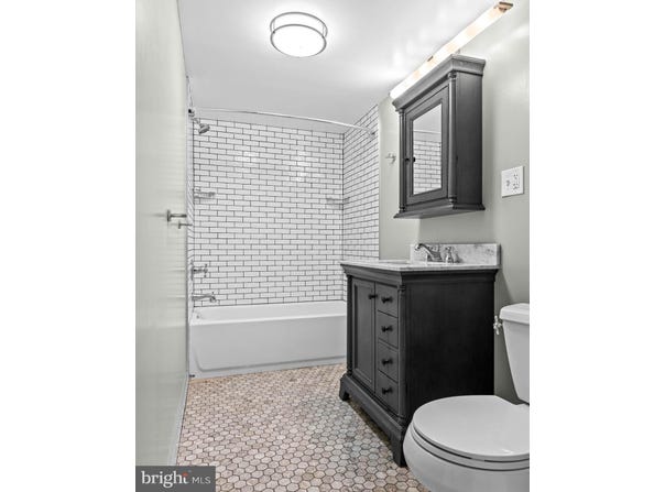 211 JOSEPHINE AVENUE, CONSHOHOCKEN, PA 19428
