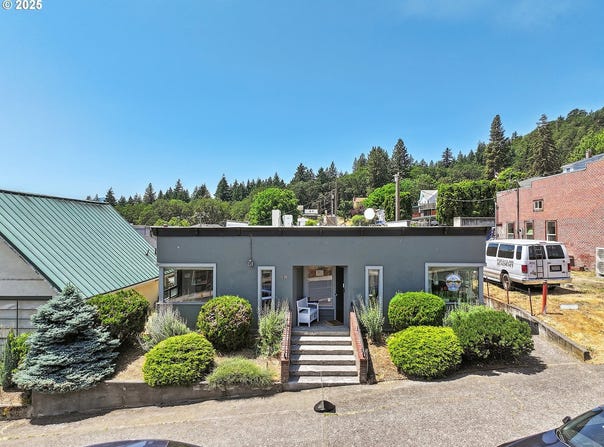 136 N MAIN AVE, White Salmon, WA 98672