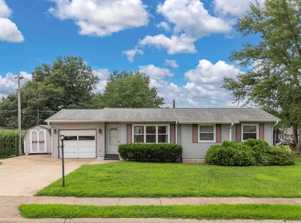 419 W 51ST Street, Davenport, IA 52806