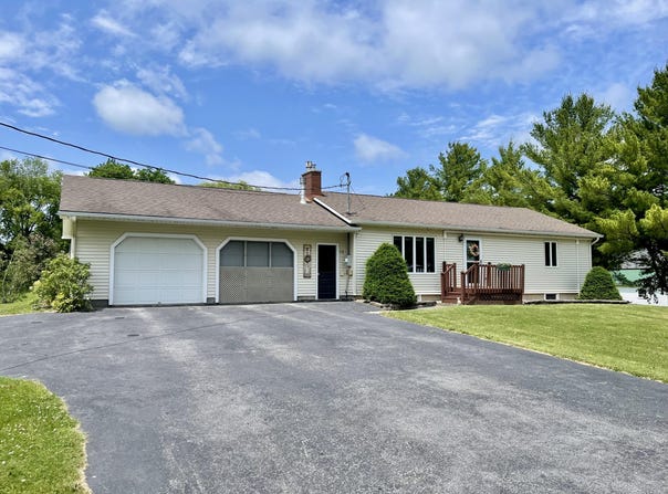 15 Spruce Street, Champlain, NY 12919
