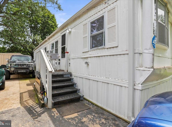 2723 QUEEN STREET S, YORK, PA 17403