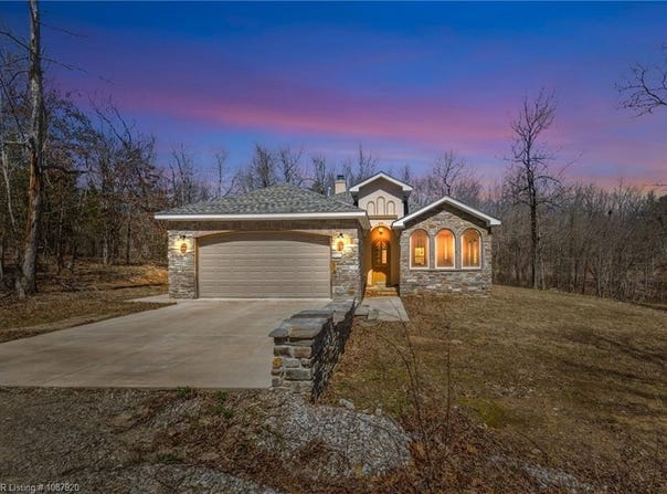16856 Old Locke RD, Mountainburg, AR 72946