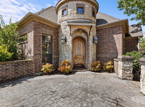 610 Vanishing Oaks Drive, Crawford, TX 76638