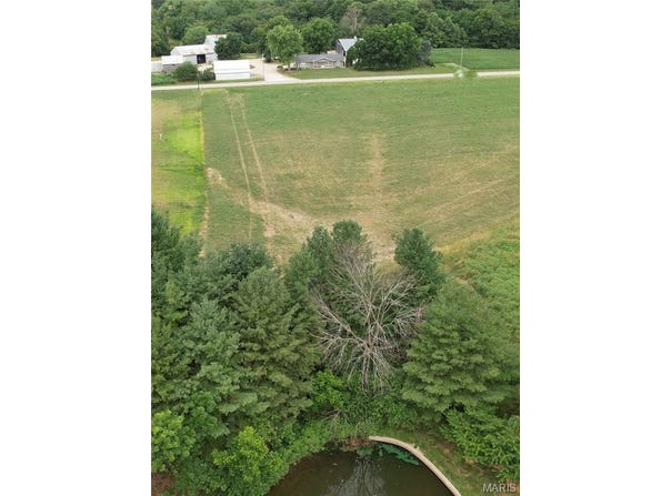 664 Rinderer Road, Highland, IL 62249