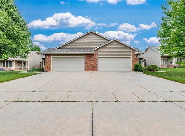 418 W Summit Ave, Augusta, KS 67010
