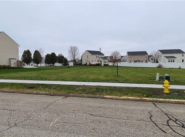 V/L Monroe Square, Barberton, OH 44203
