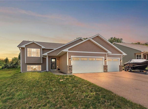 300 Dakota Avenue, Roberts, WI 54023