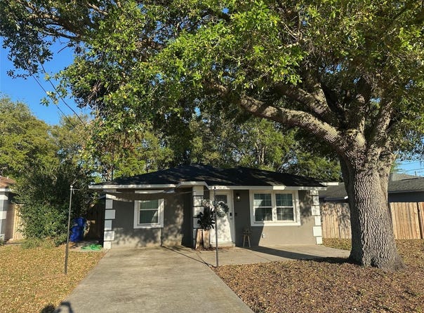806 N JOANNA AVENUE, TAVARES, FL 32778